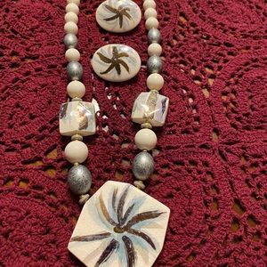 Lot 107 Vintage Hand Painted Ceramic Necklace Set VGUC